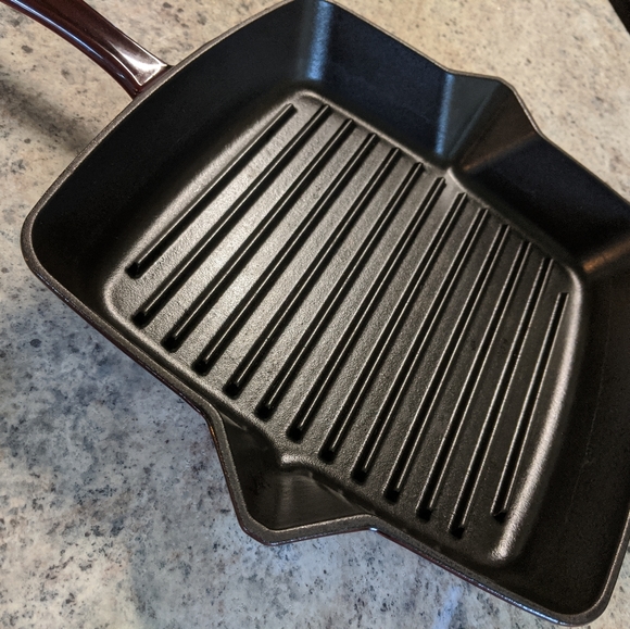 STAUB 10-in Cast Iron Grill Pan - Picture 3 of 4